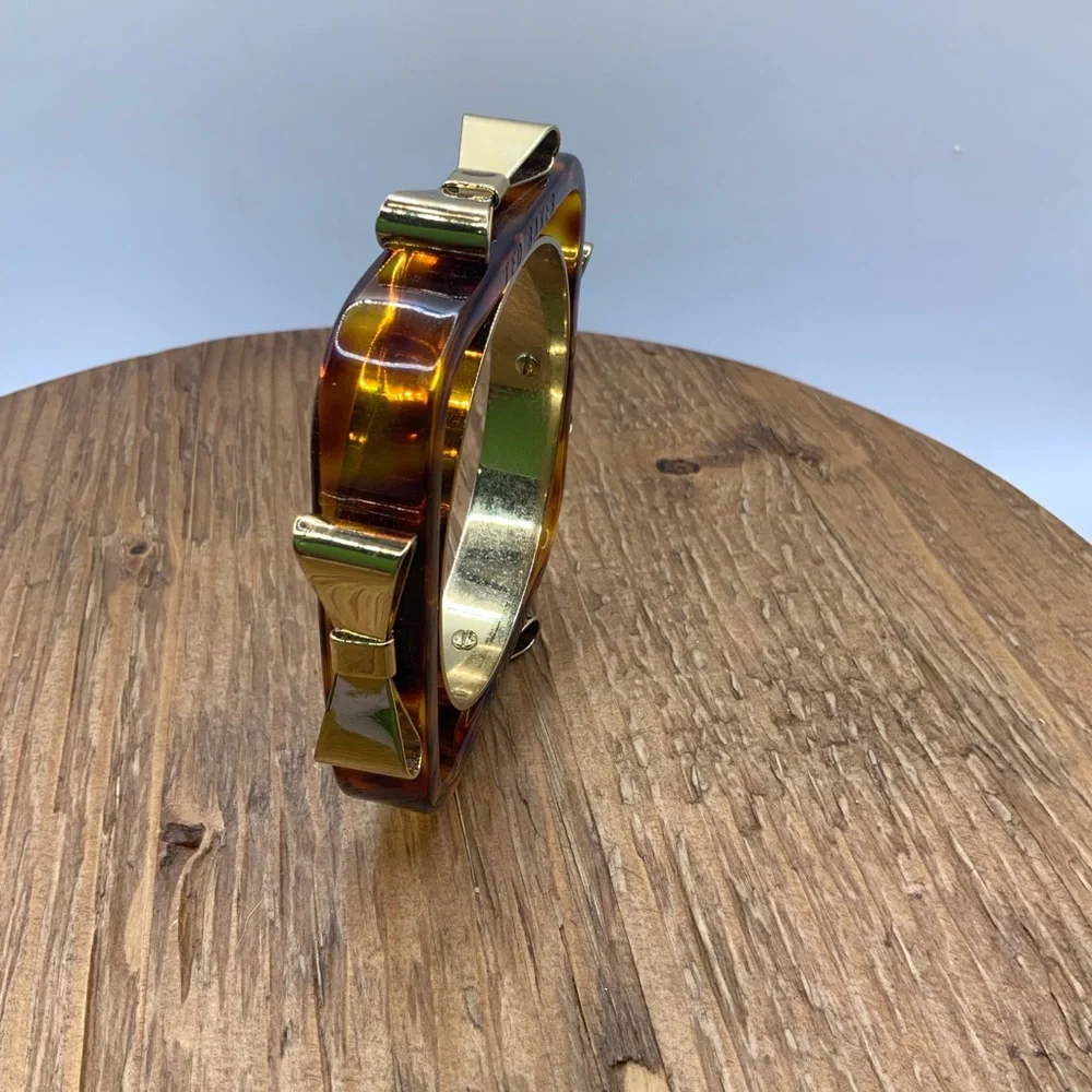 Ted Baker London Charry Tortoise Shell Acrylic Gold Tone Bow Square Bangle - Picture 4 of 6